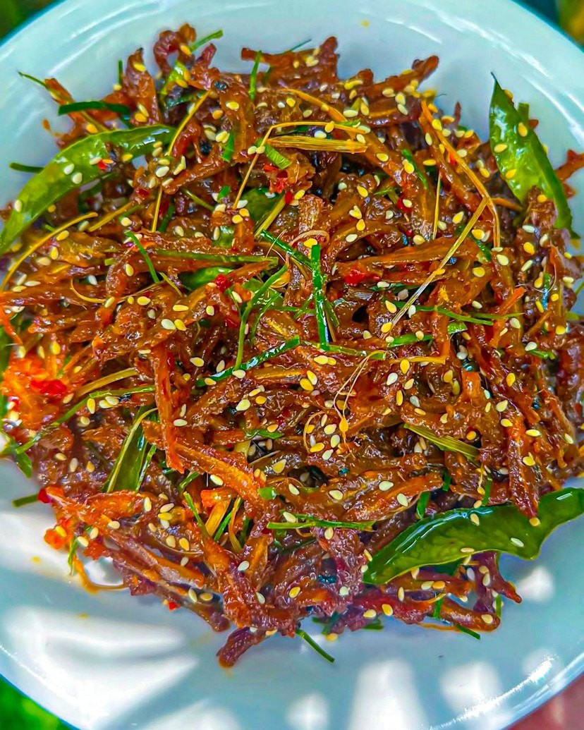Cá Cơm Rim Tỏi Ớt - Món Hao Cơm Đậm Đà