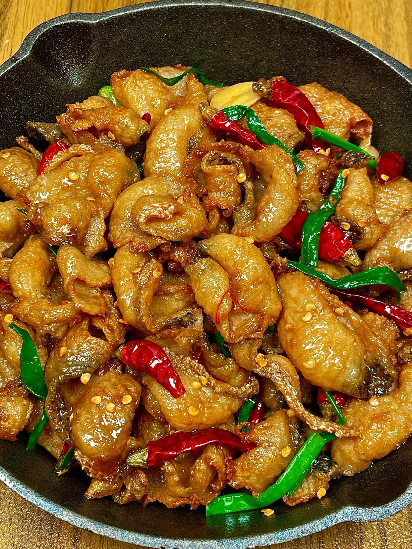 Cá phi lê chiên giòn xốt cay tỏi ớt