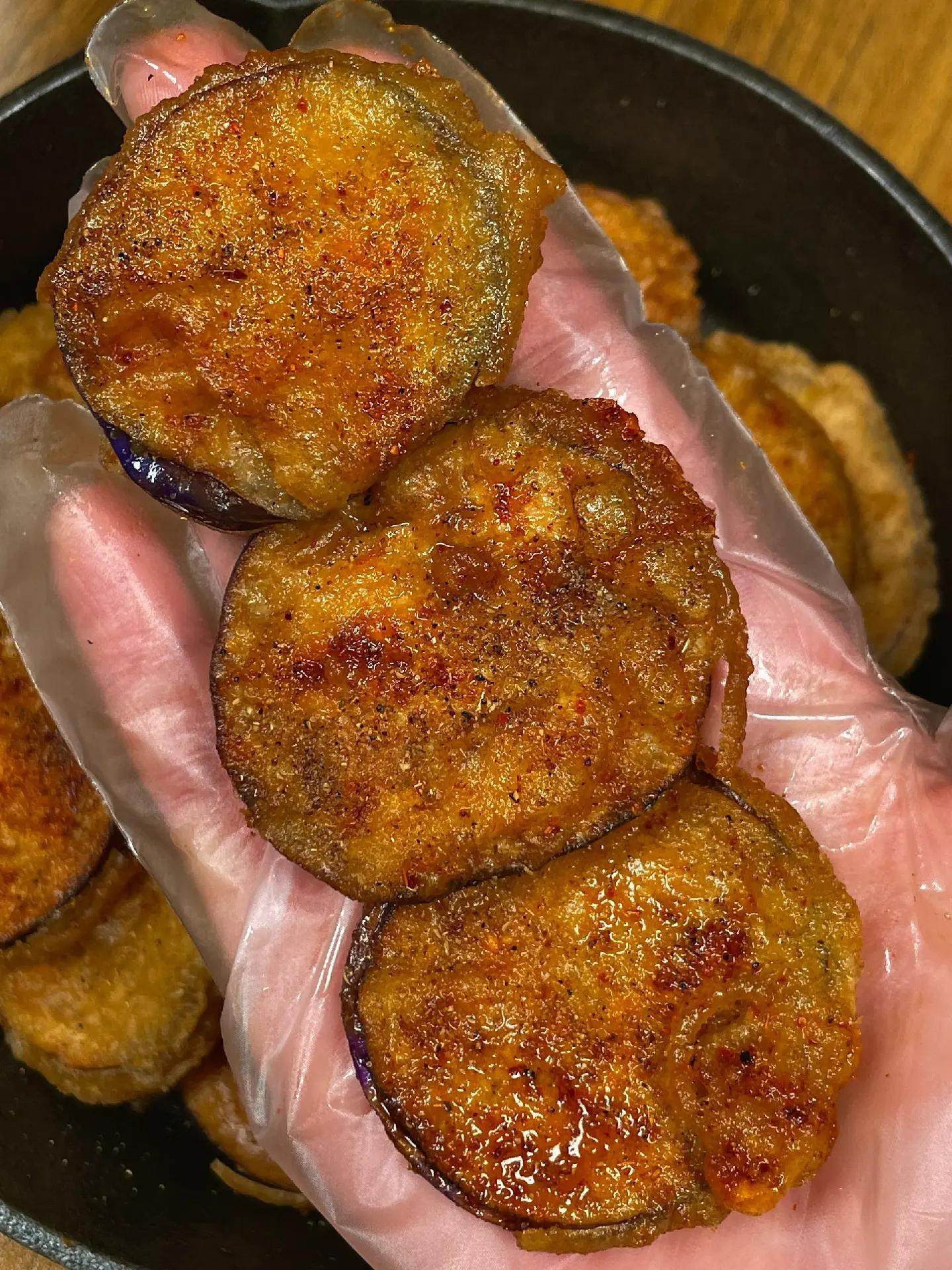 Cà tím chiên giòn vàng ruộm, cách làm món ăn vặt ngon tuyệt vời