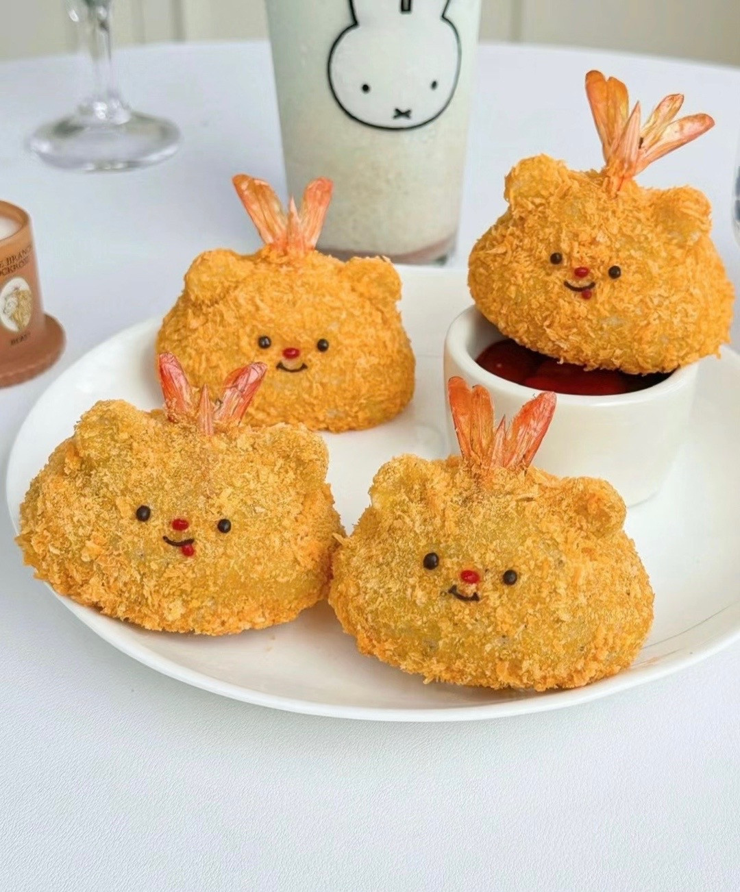 Cá viên khoai tây chiên hình gấu dễ thương nhân phô mai và tôm