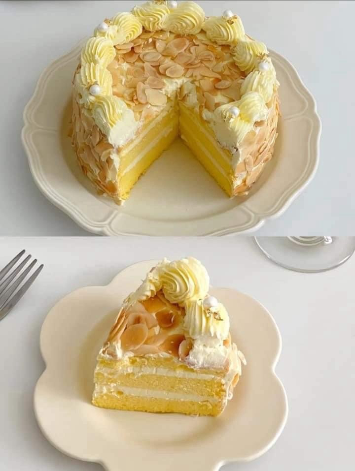 Cách làm Bánh bông lan hạnh nhân trang trí kem bơ và hạnh nhân lát