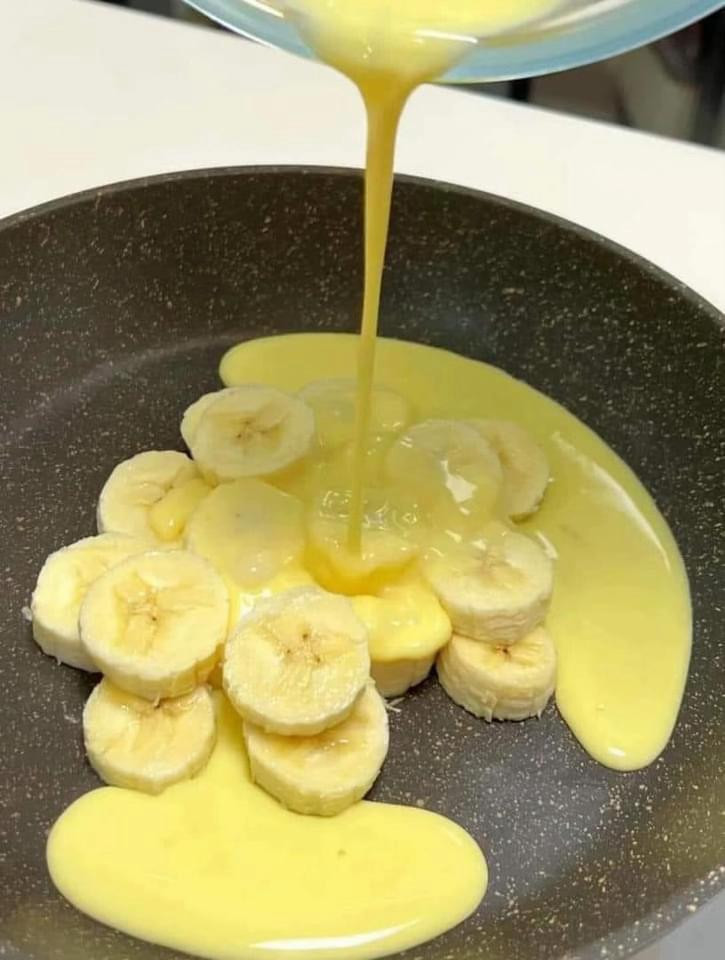 Cách làm bánh chuối nướng đơn giản với chuối nghiền, trứng sữa và bột mì