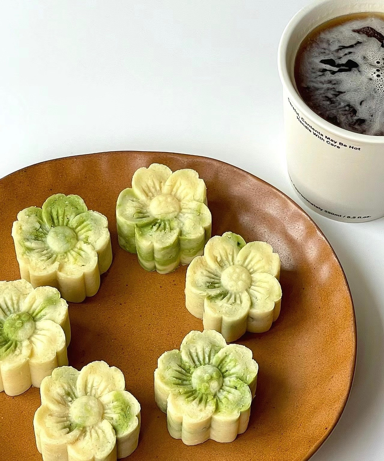 Cách làm bánh đậu xanh matcha hình hoa mùa hè