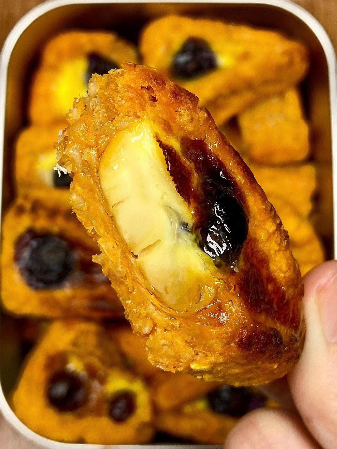 Cách làm bánh khoai lang yến mạch nướng với trứng sữa và việt quất