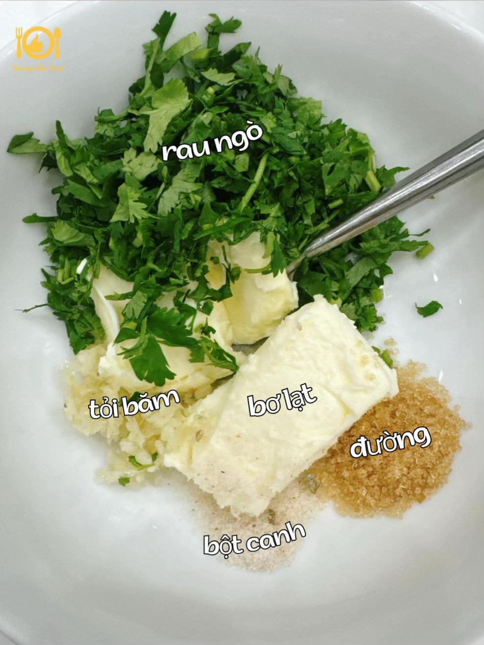 Cách làm bánh mì bơ tỏi ngon không cần lò nướng, giòn tan thơm lừng