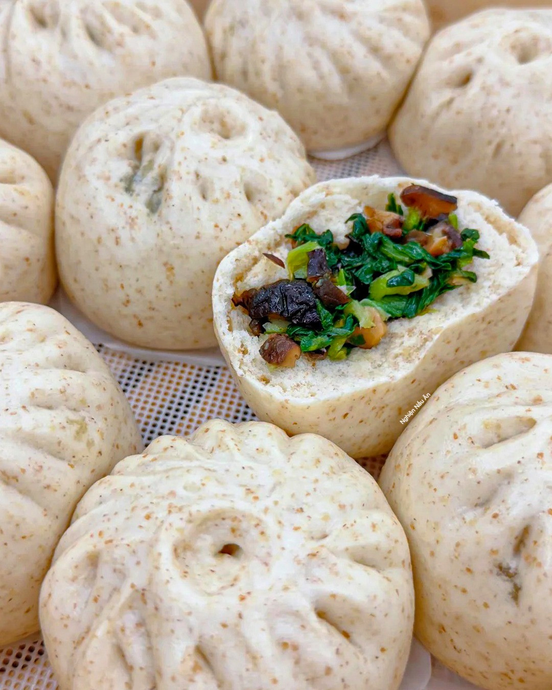 Cách làm bánh mì nguyên cám nhân nấm và rau củ hấp ngon tại nhà