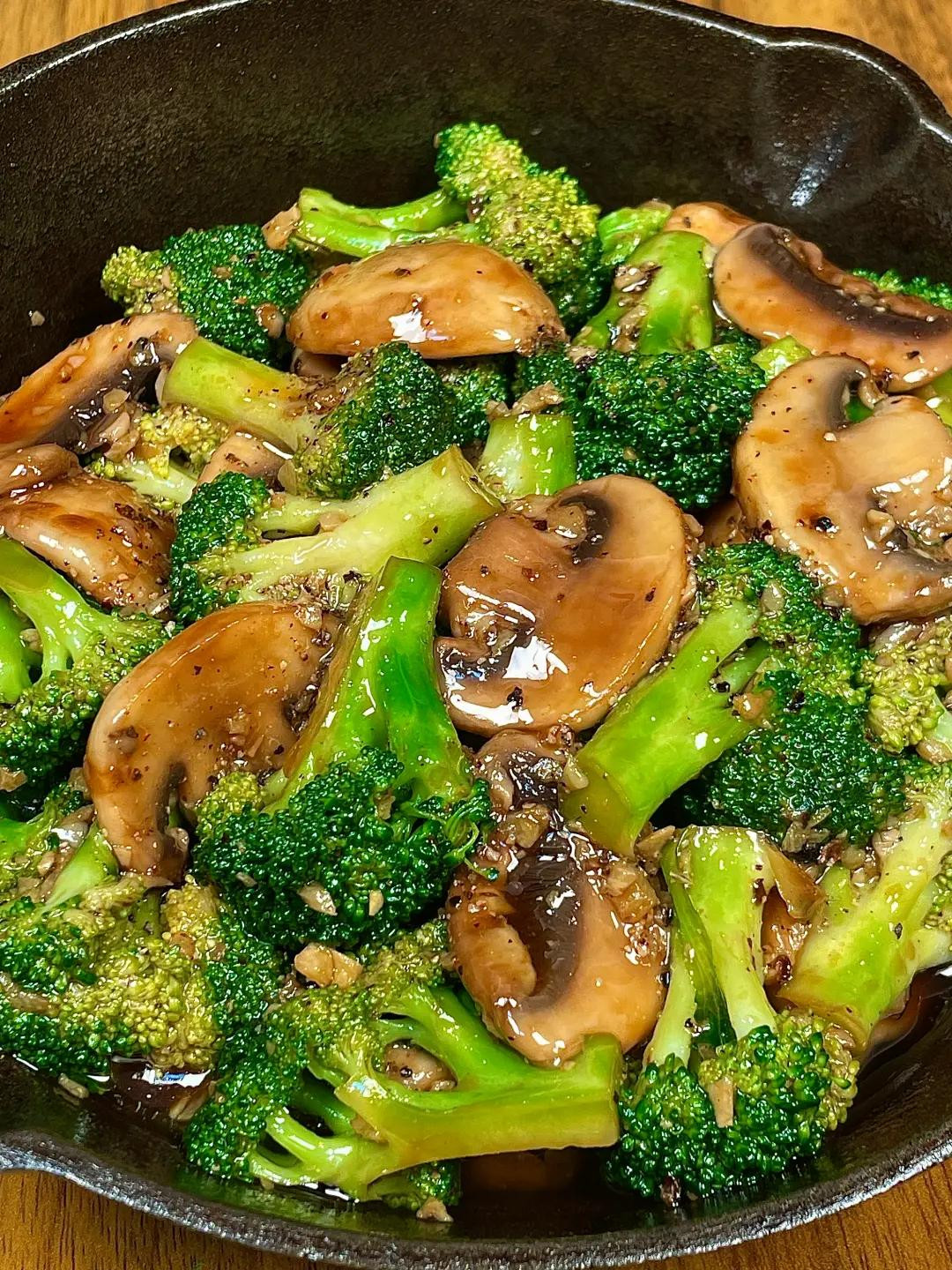 Cách làm bông cải xanh xào nấm hương tỏi phi thơm ngon