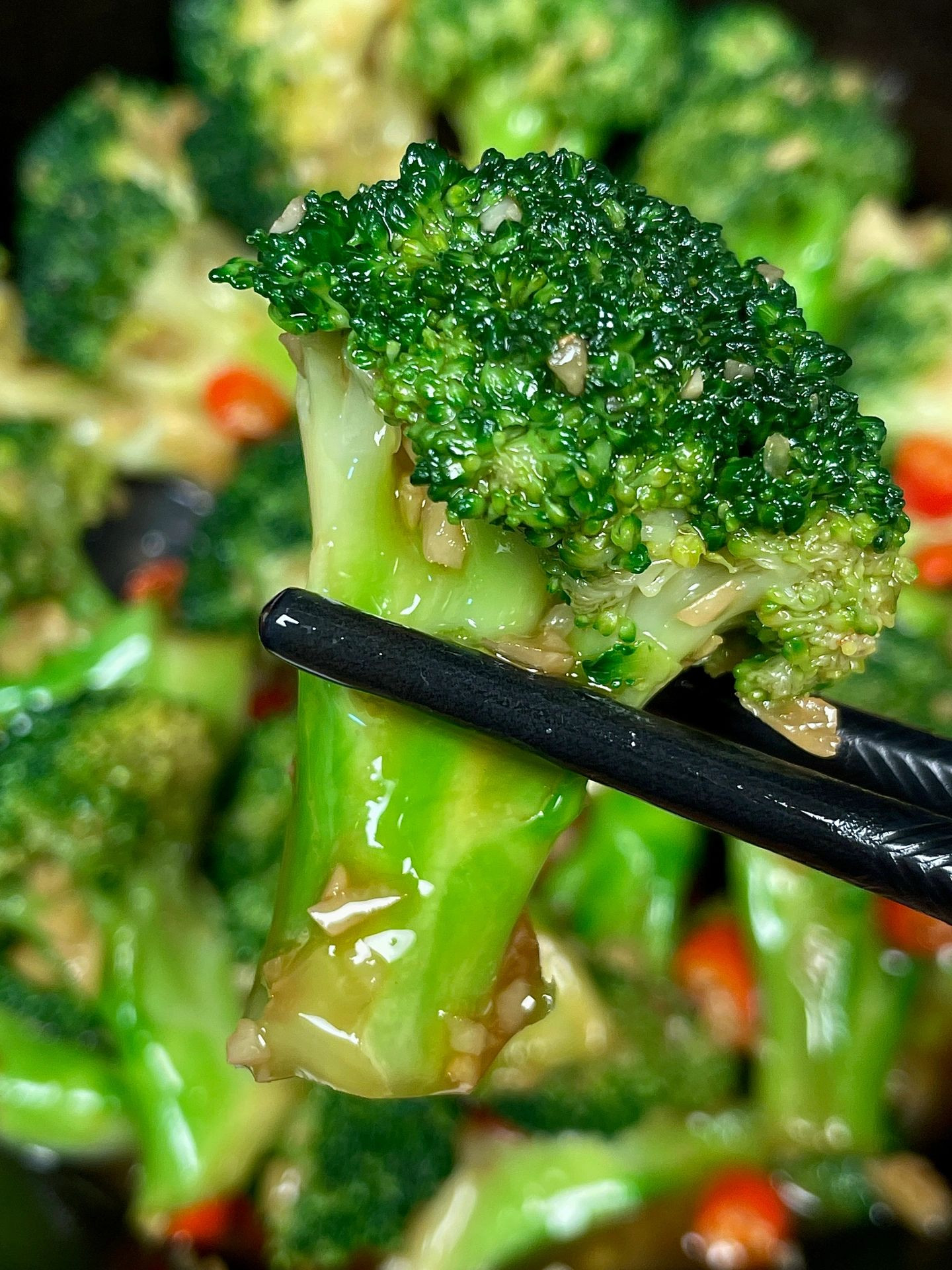 Cách làm bông cải xanh xào tỏi ớt cực ngon, giòn ngọt đậm đà