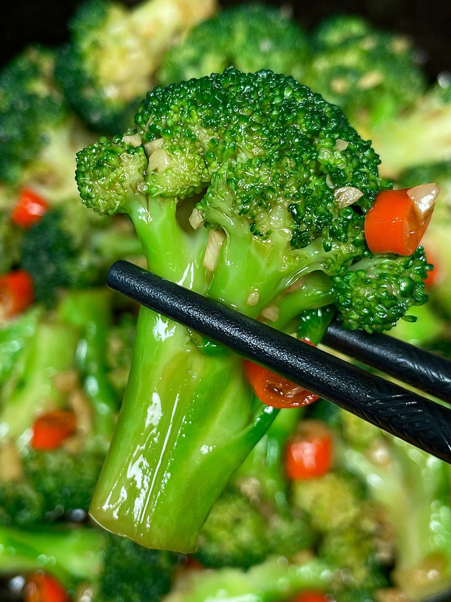 Cách làm bông cải xanh xào tỏi ớt cực ngon, giòn ngọt đậm đà