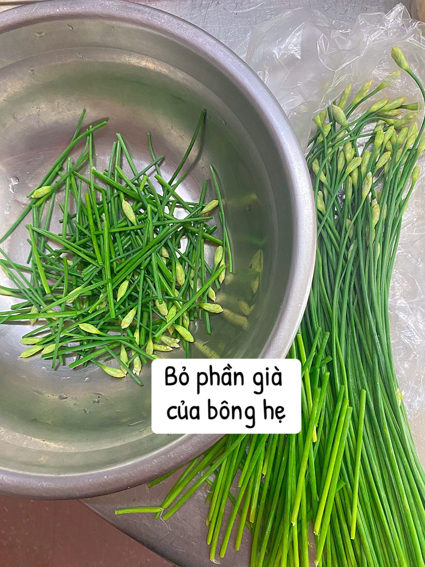 Cách làm cá hồi chiên bơ tỏi thơm ngon, vàng ruộm