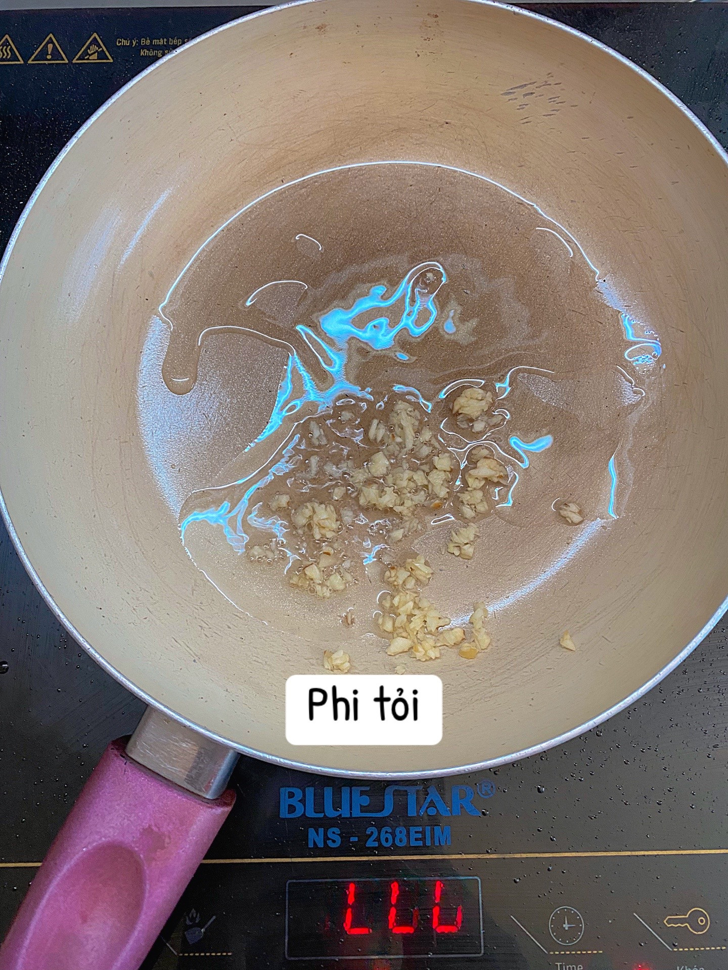 Cách làm cá hồi chiên bơ tỏi thơm ngon, vàng ruộm