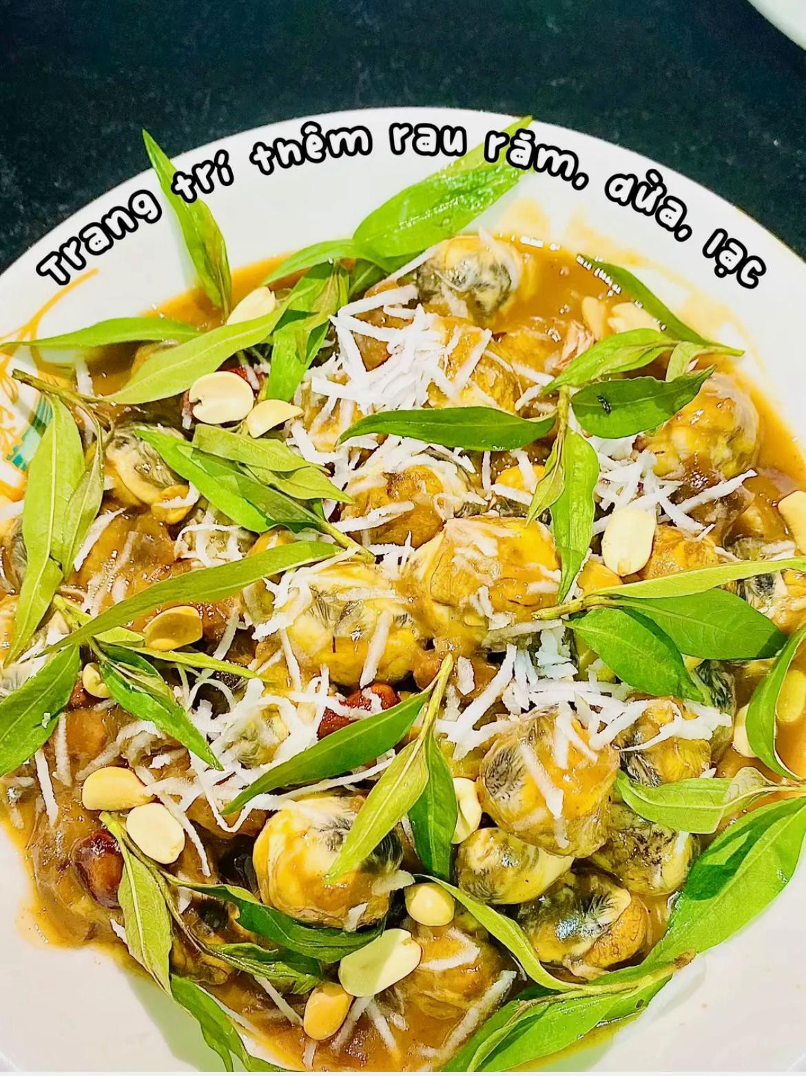 Cách làm Cút Lộn Xào Me ngon tuyệt, sốt chua ngọt đậm đà trang trí rau răm