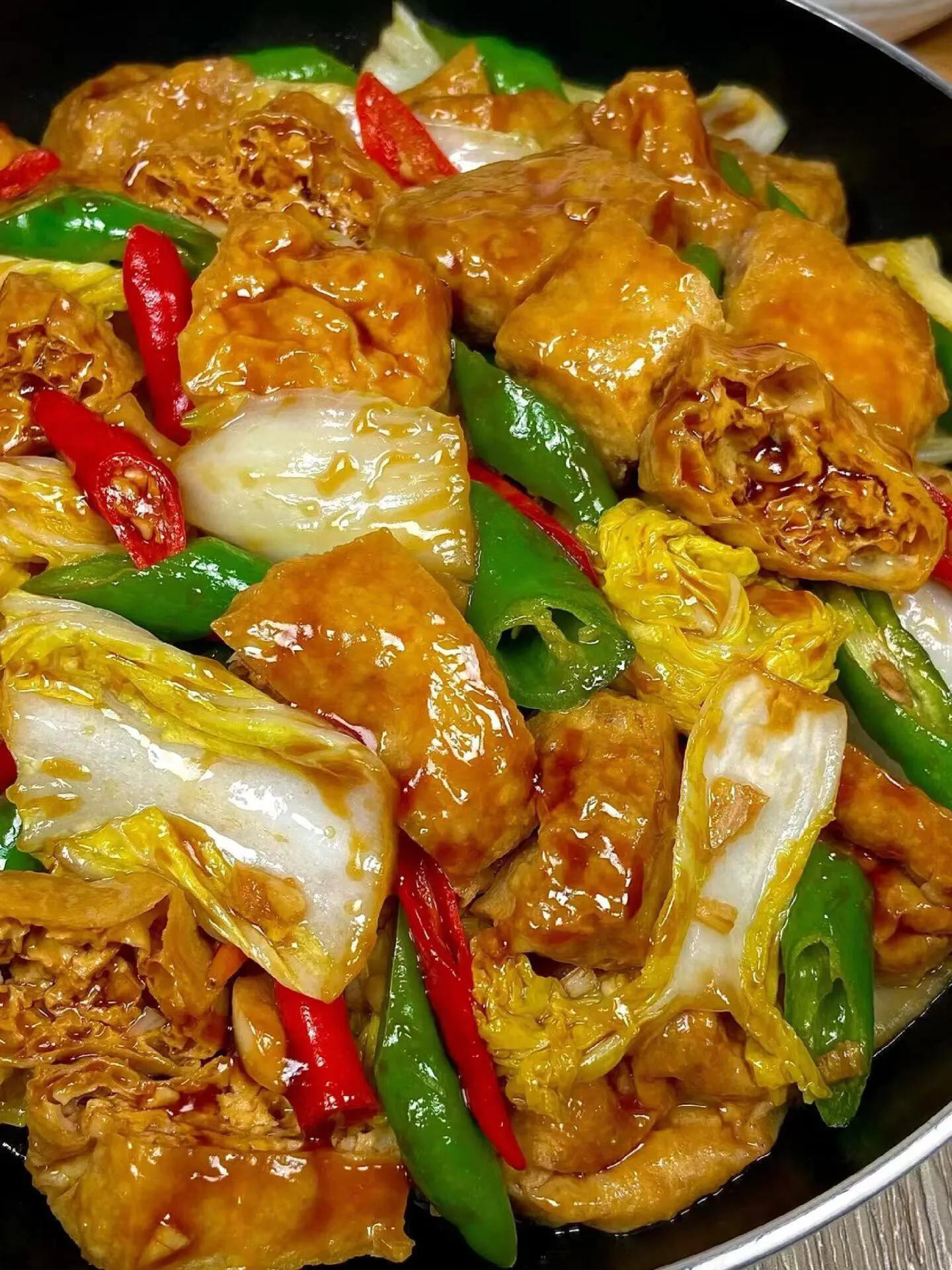 Cách làm đậu hũ chiên xào rau cải thảo và ớt xanh, món ăn chay ngày mùng 1 thơm ngon