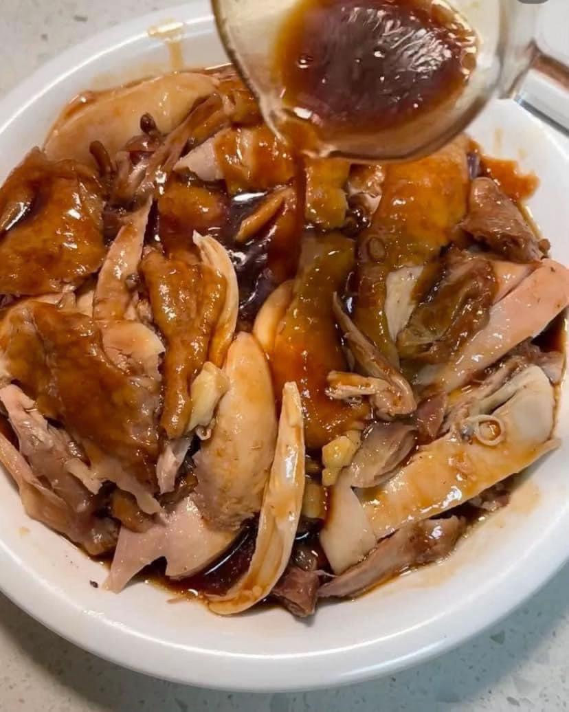 Cách làm đùi gà sốt xì dầu nấu nồi cơm điện đơn giản, thịt mềm ngọt đậm đà