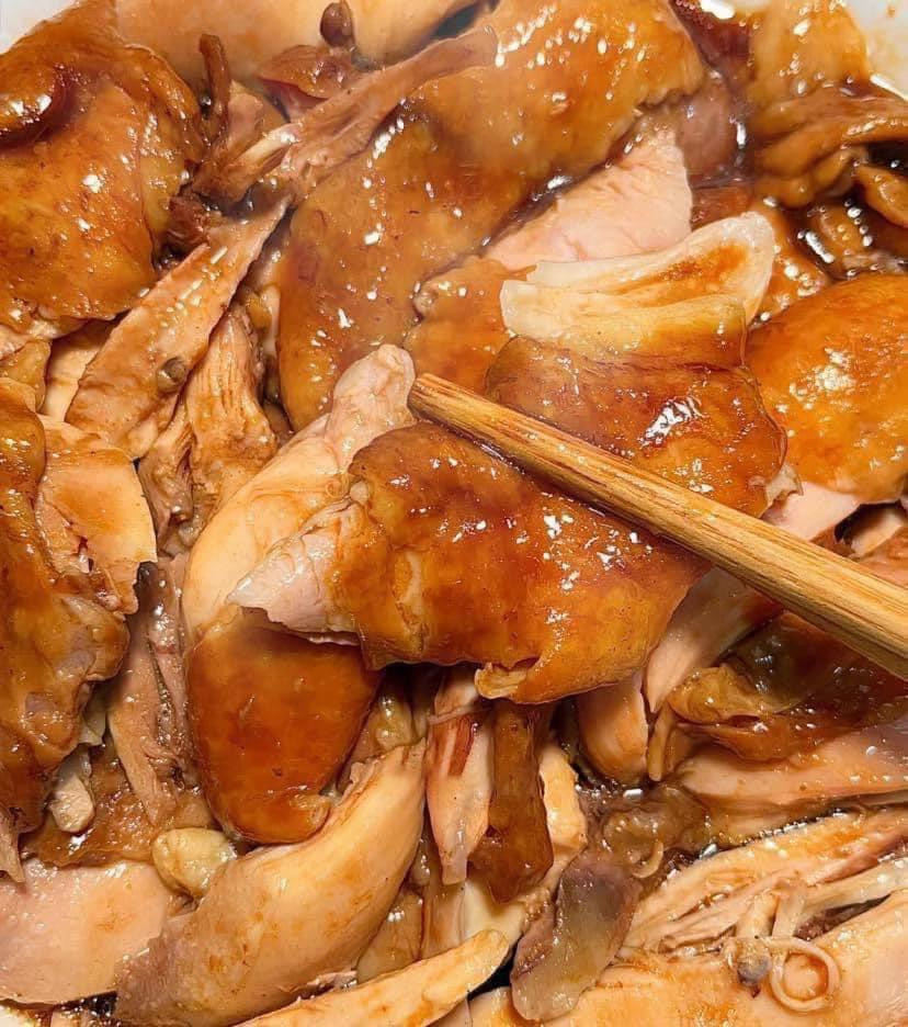 Cách làm đùi gà sốt xì dầu nấu nồi cơm điện đơn giản, thịt mềm ngọt đậm đà