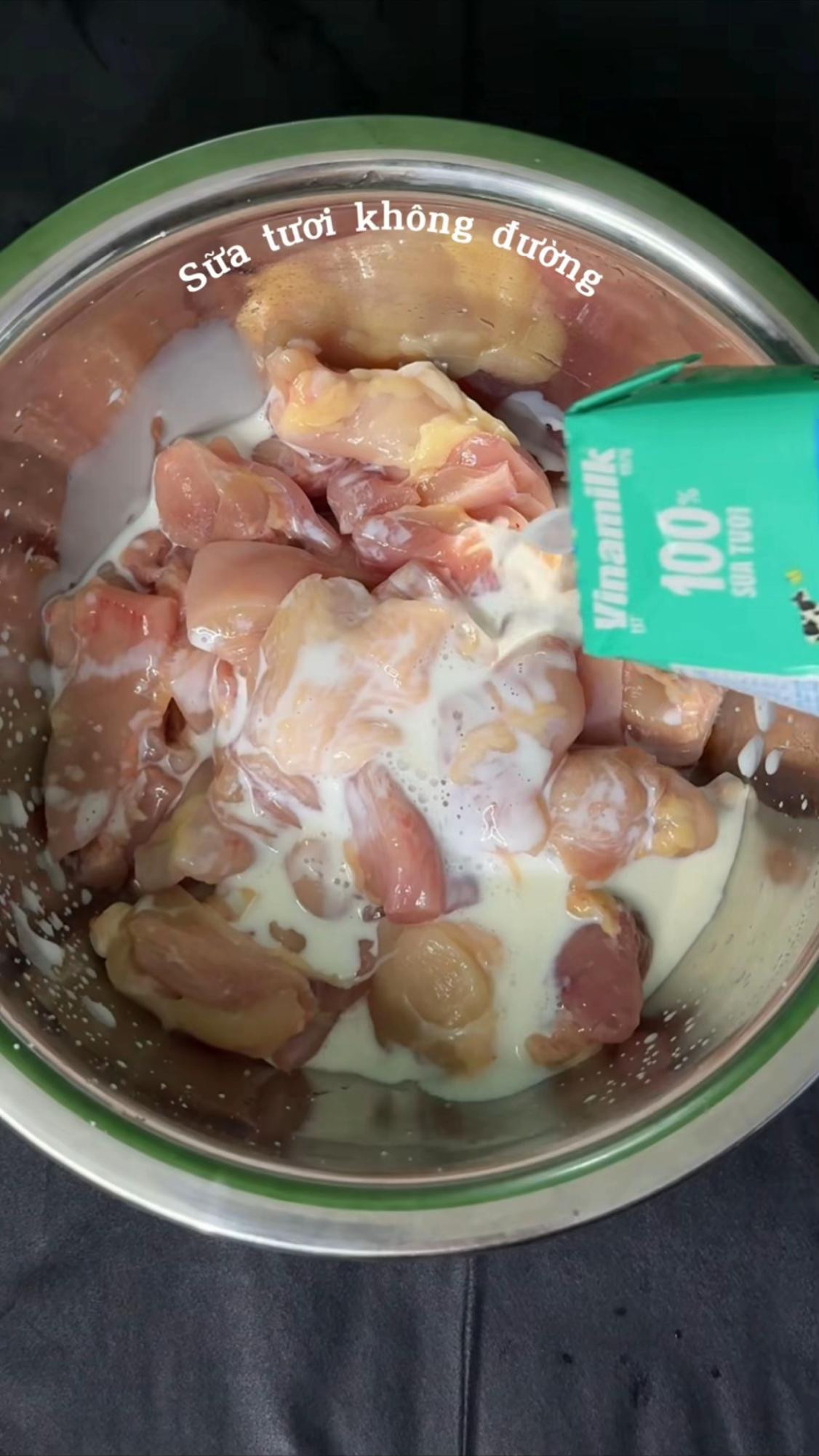 Cách làm gà rán giòn tan, thơm ngon với bí quyết ướp sữa tươi không đường