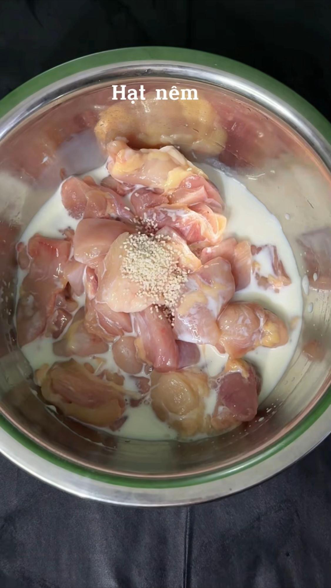 Cách làm gà rán giòn tan, thơm ngon với bí quyết ướp sữa tươi không đường