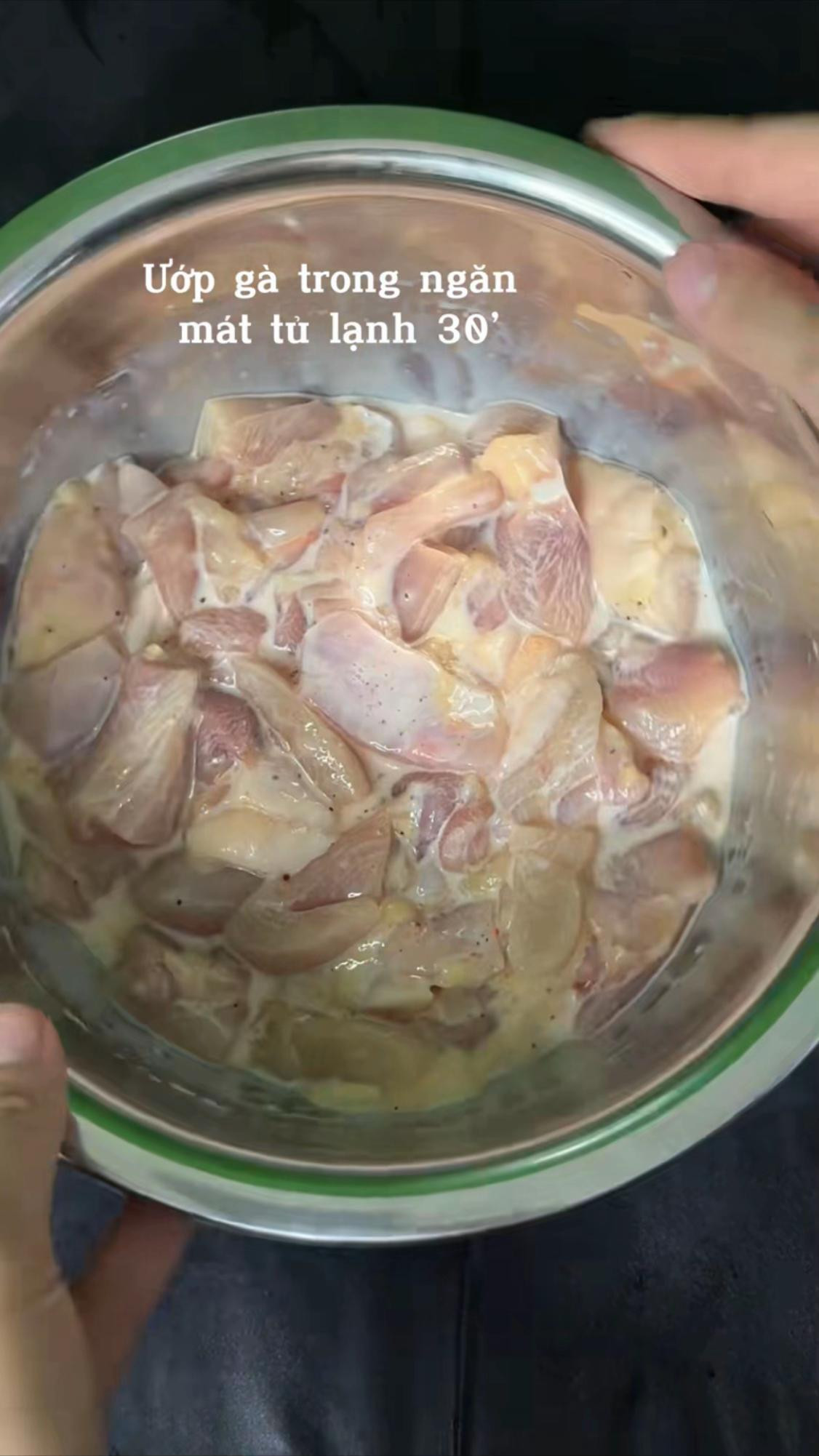 Cách làm gà rán giòn tan, thơm ngon với bí quyết ướp sữa tươi không đường