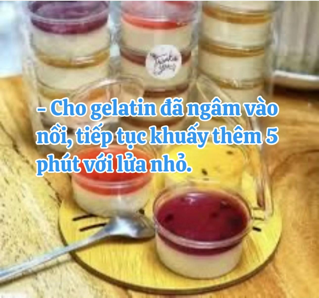 Cách làm Panna Cotta cực dễ ai cũng làm được với sốt trái cây
