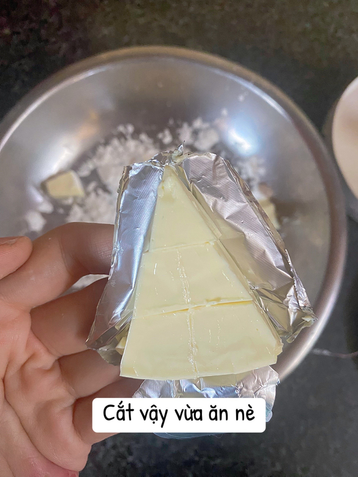 Cách làm phô mai viên chiên giòn từ phô mai con bò cười