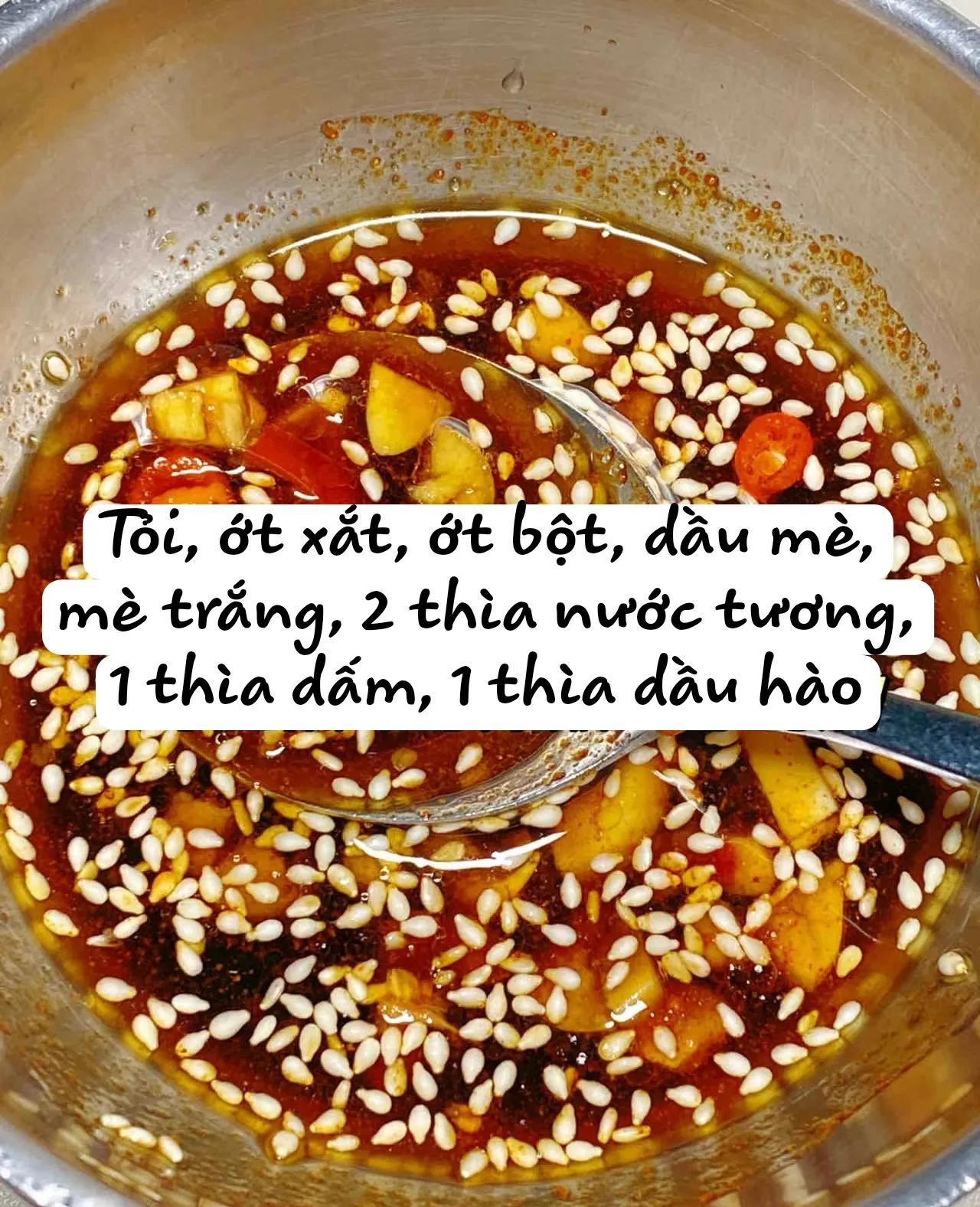 Cách làm rau muống trộn tỏi ớt, sốt dầu hào, mè rang giòn tan