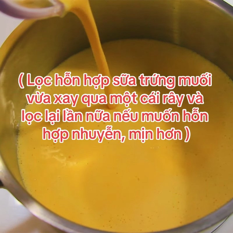 Cách làm sốt trứng muối thơm béo tại nhà với lòng đỏ trứng muối, sữa tươi và whipping cream