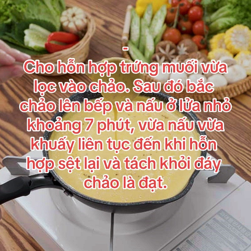 Cách làm sốt trứng muối thơm béo tại nhà với lòng đỏ trứng muối, sữa tươi và whipping cream