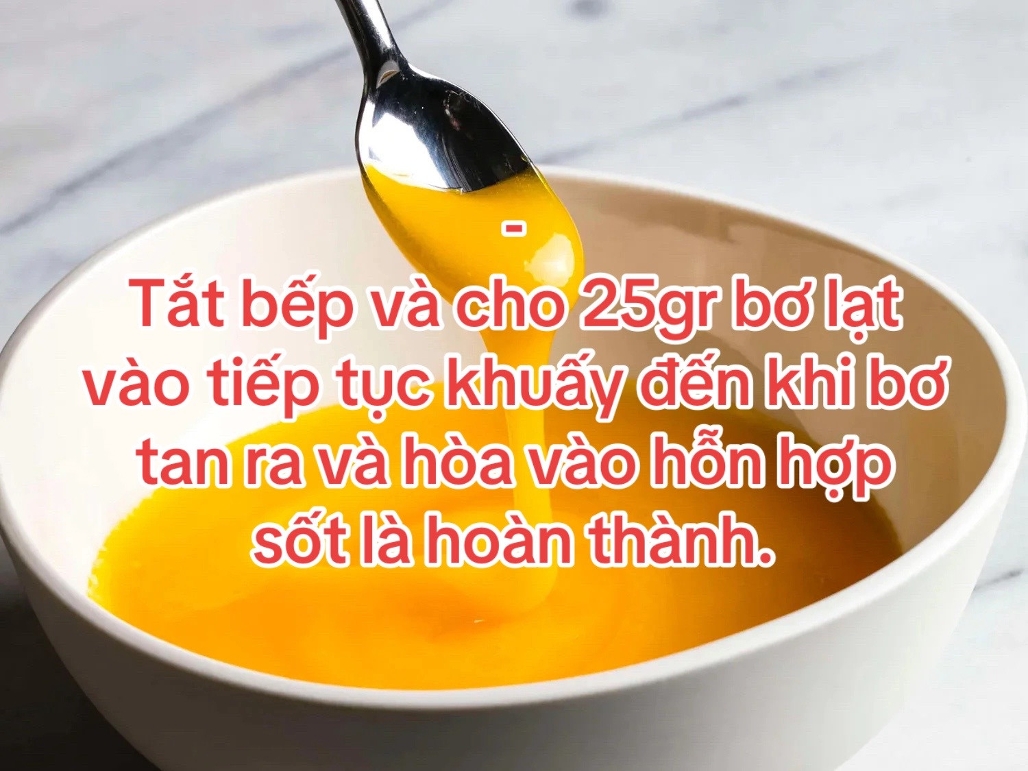 Cách làm sốt trứng muối thơm béo tại nhà với lòng đỏ trứng muối, sữa tươi và whipping cream