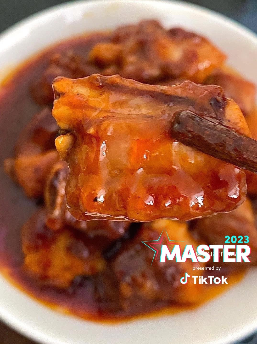 Cách làm sườn heo rim chua ngọt với sốt cà chua, tương ớt và mắm