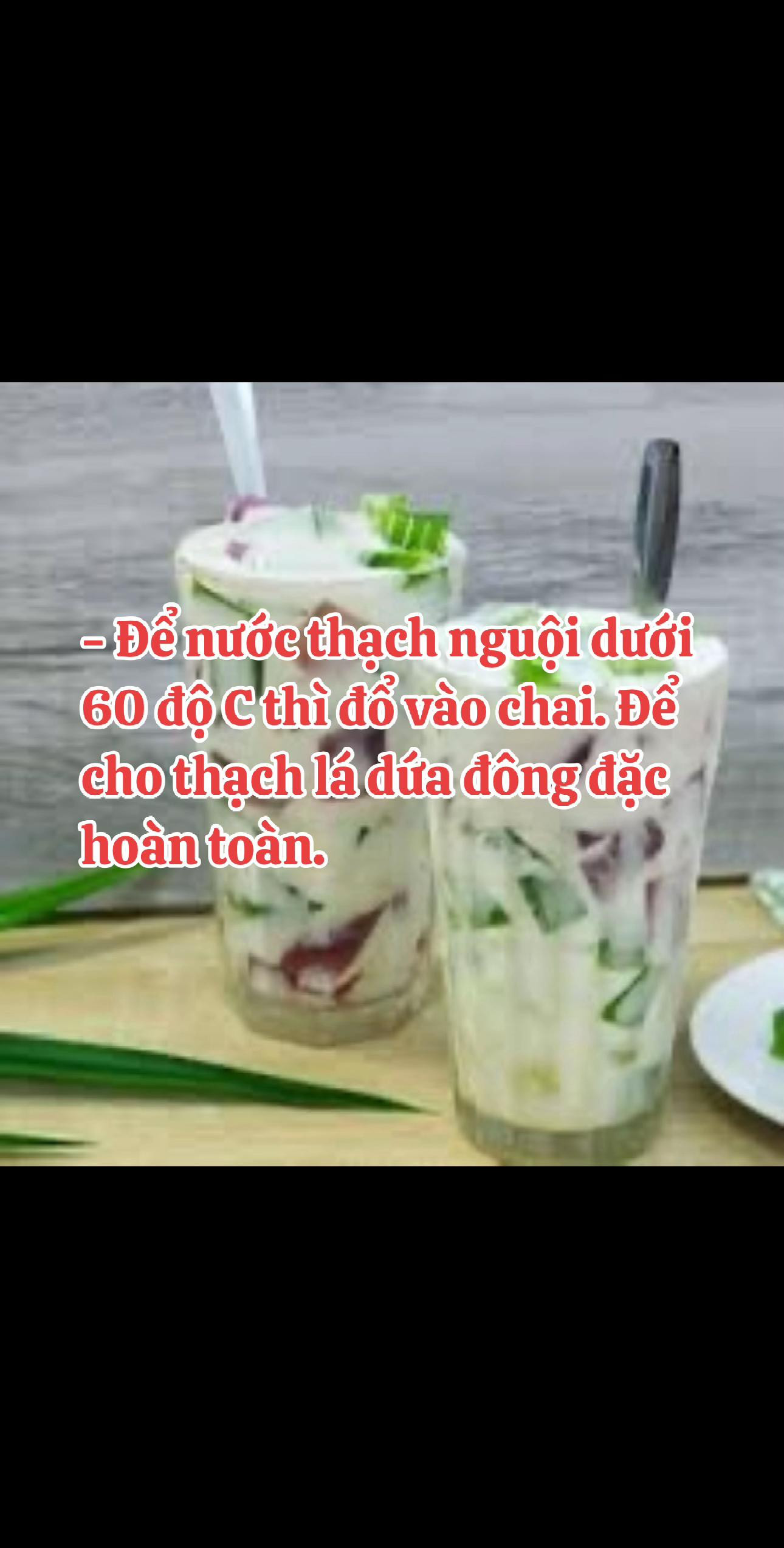 Cách làm thạch sữa lá dứa siêu ngon tại nhà với bột rau câu, nước cốt dừa và sữa tươi