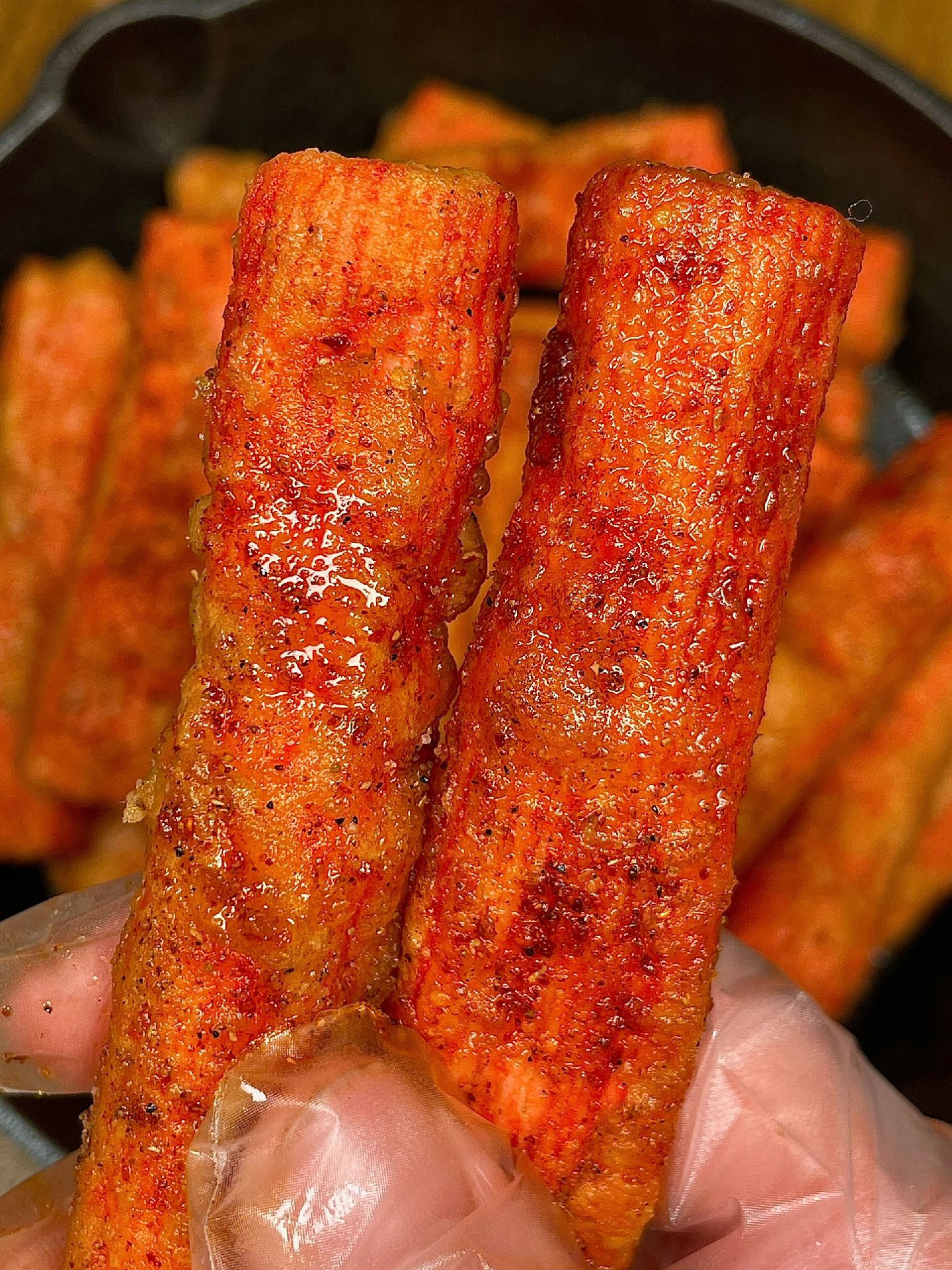 Cách làm thanh cua chiên giòn, vàng ruộm với trứng và bột mì