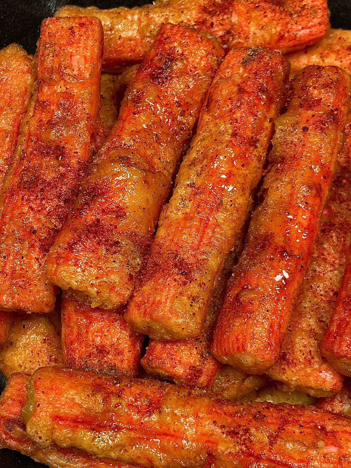 Cách làm thanh cua chiên giòn, vàng ruộm với trứng và bột mì