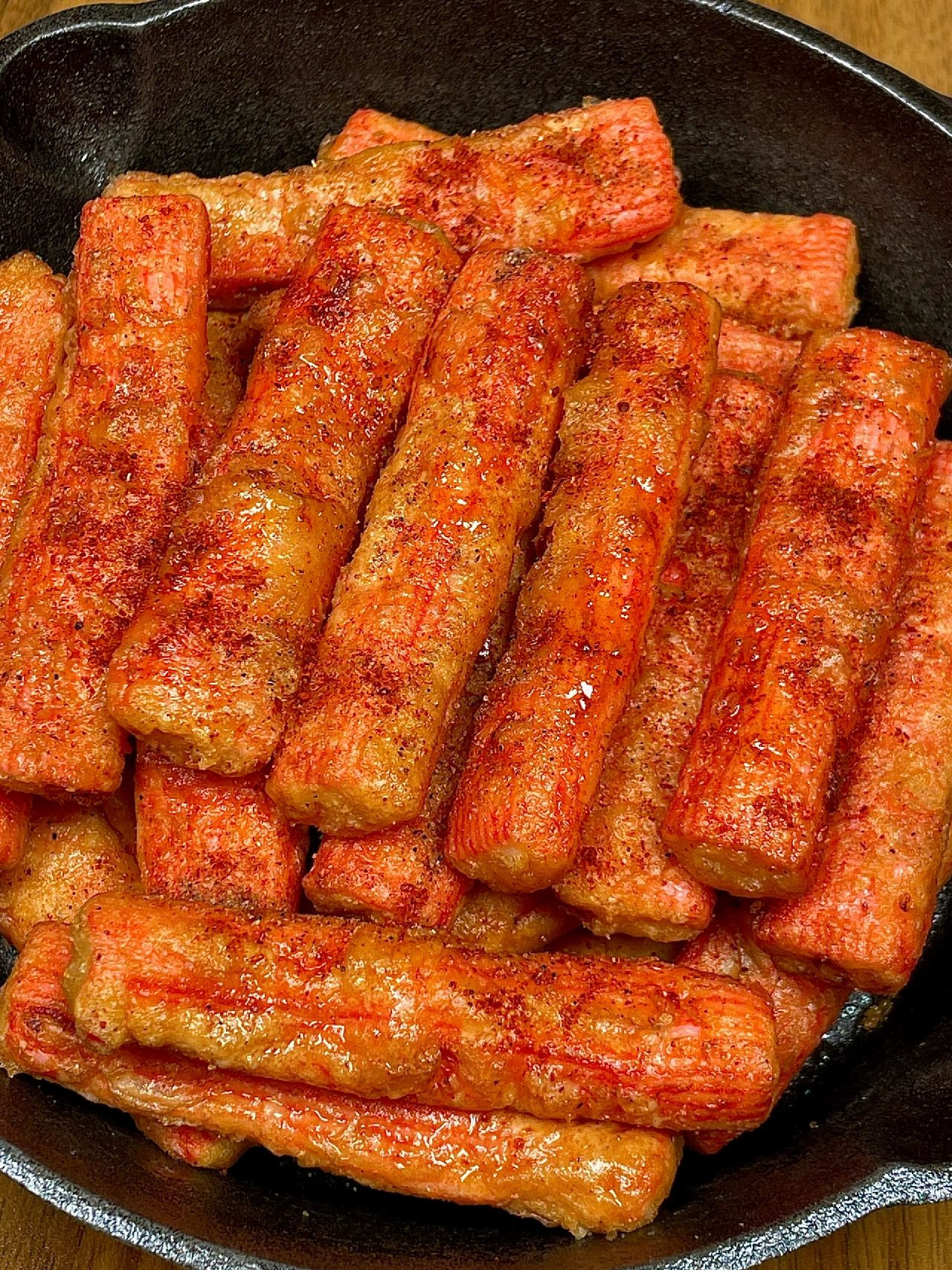 Cách làm thanh cua chiên giòn, vàng ruộm với trứng và bột mì