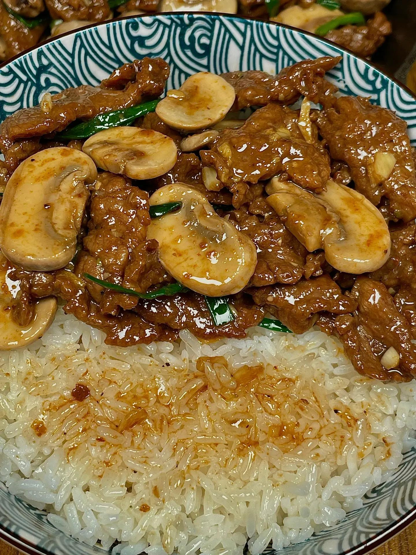 Cách làm thịt bò xào nấm hương hành lá ngon miệng, mềm ngọt