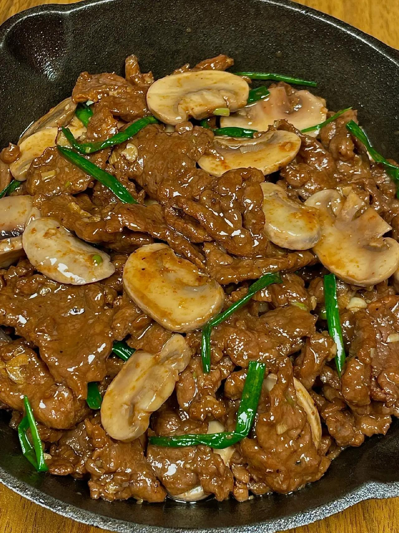 Cách làm thịt bò xào nấm hương hành lá ngon miệng, mềm ngọt