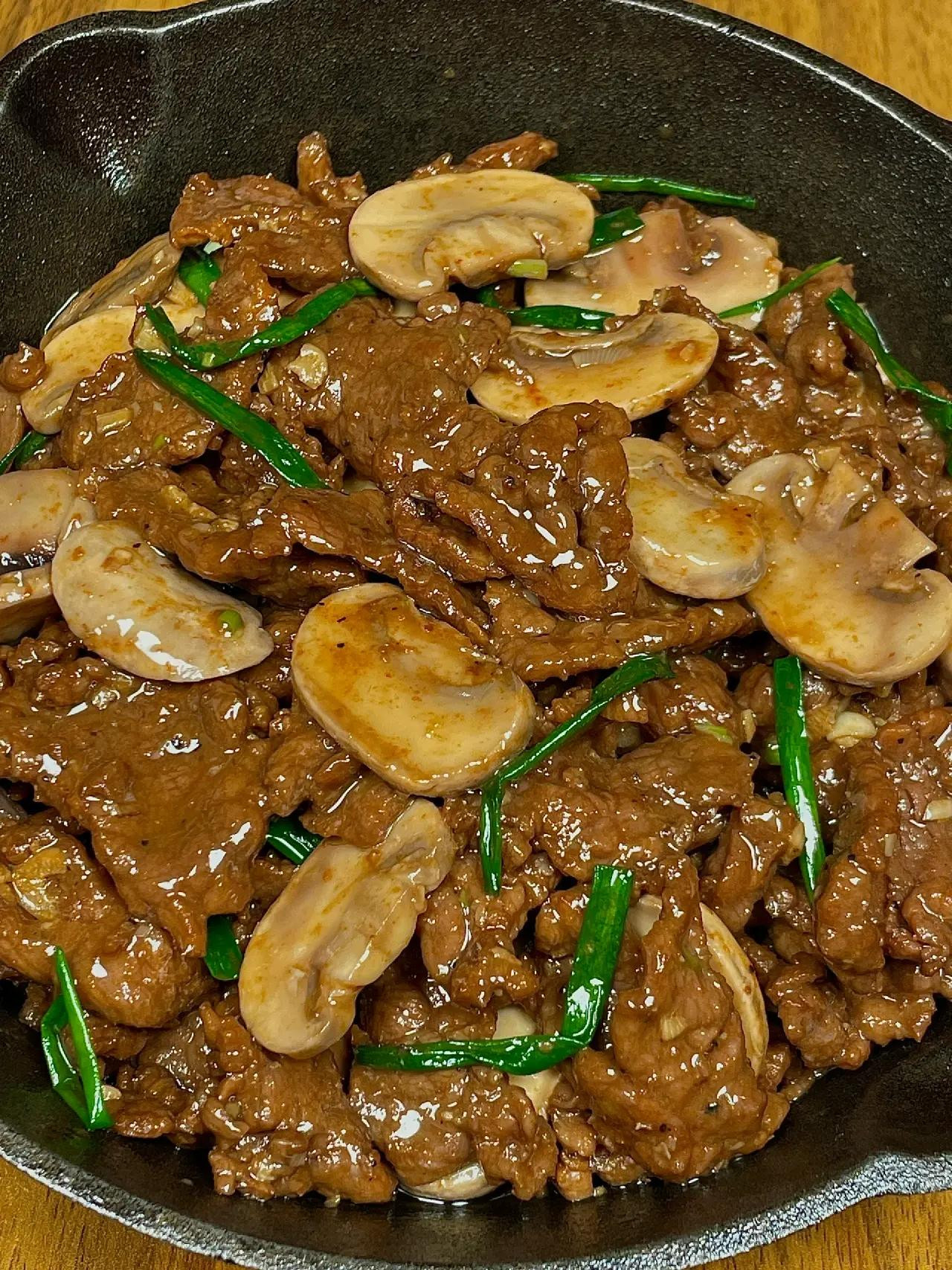 Cách làm thịt bò xào nấm hương hành lá ngon miệng, mềm ngọt