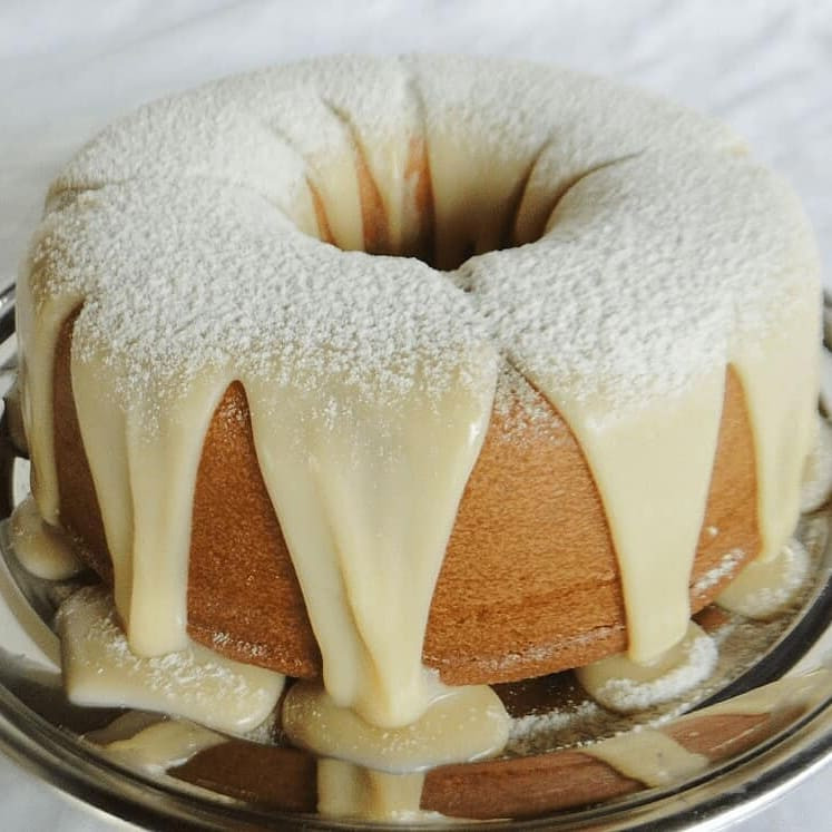 Calda de Leite Ninho para Bolo - Receita de cobertura doce com leite condensado, leite em pó e creme de leite