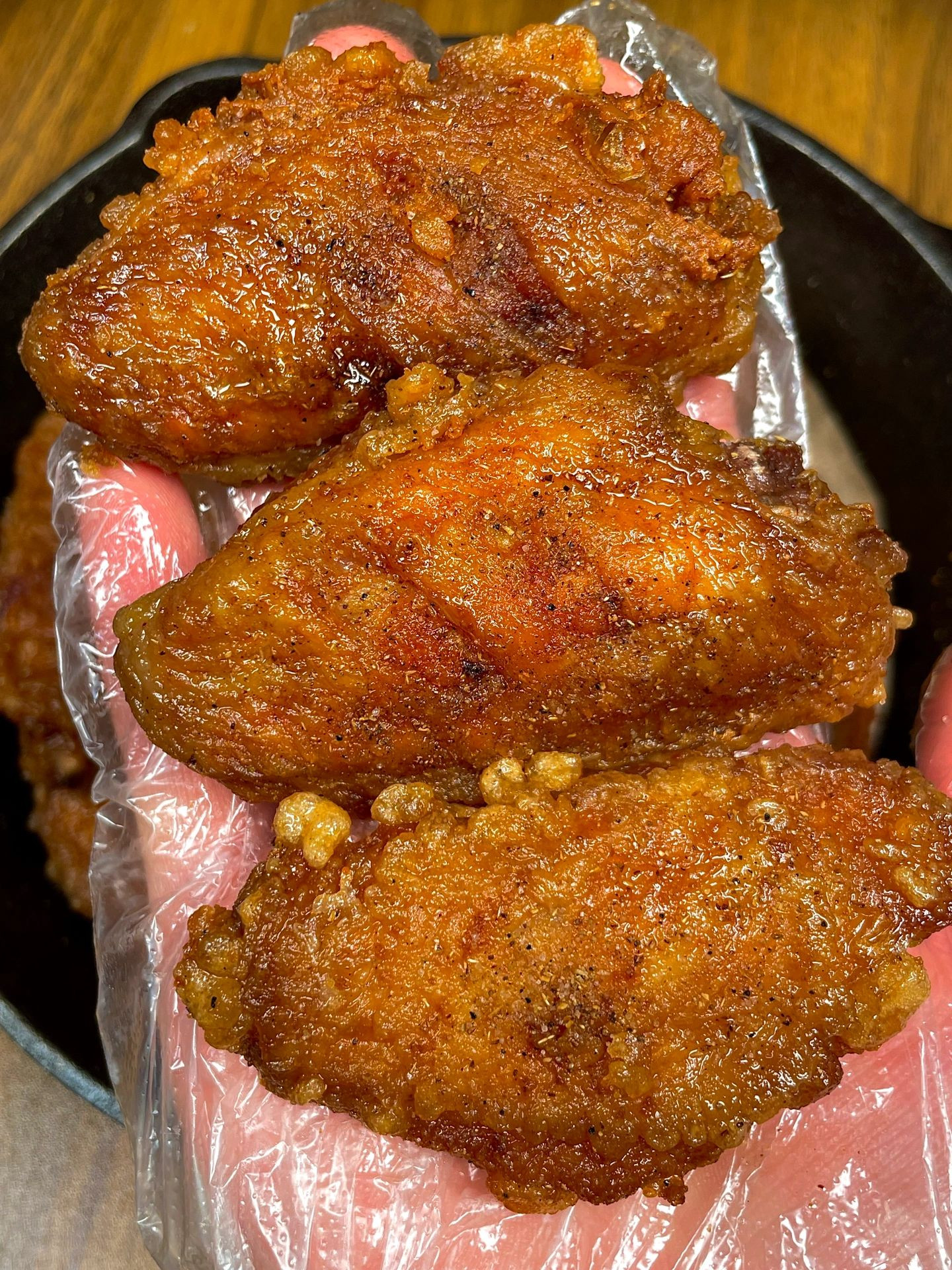 Cánh gà chiên giòn vàng ruộm, hướng dẫn cách làm chi tiết từ ướp gia vị đến khi chiên chín đều