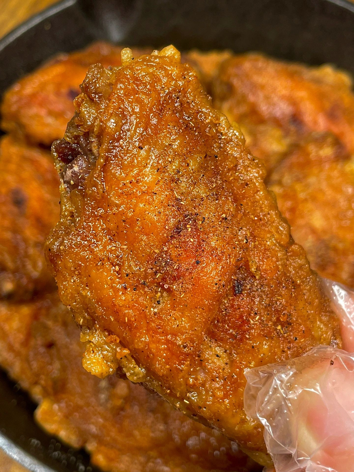 Cánh gà chiên giòn vàng ruộm, hướng dẫn cách làm chi tiết từ ướp gia vị đến khi chiên chín đều