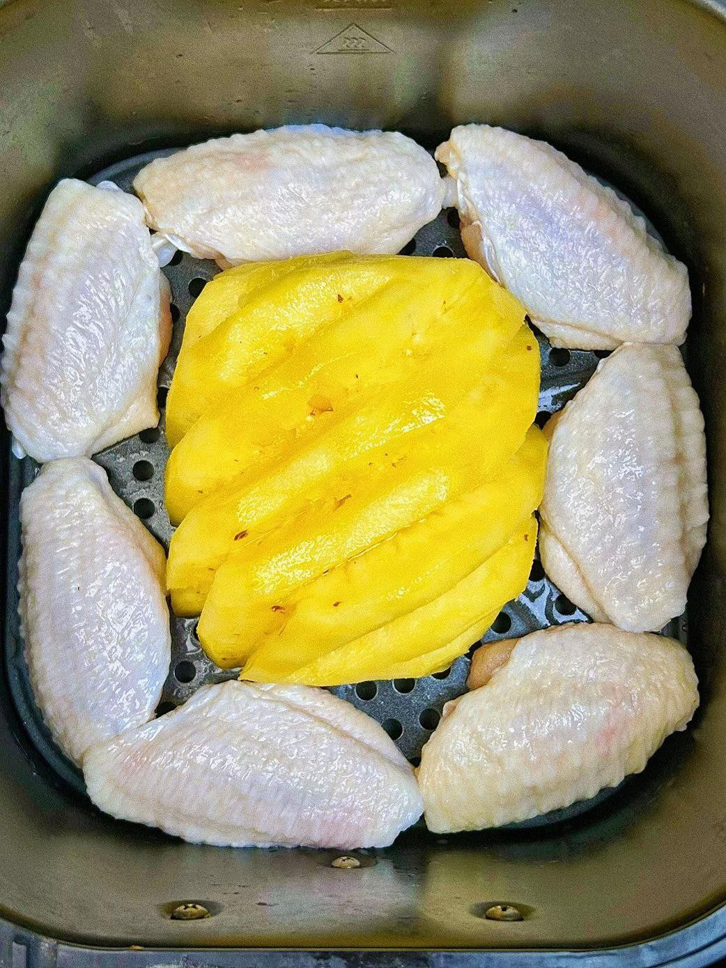 Cánh gà nướng dứa thơm ngon bằng nồi chiên không dầu, món ăn vặt đơn giản