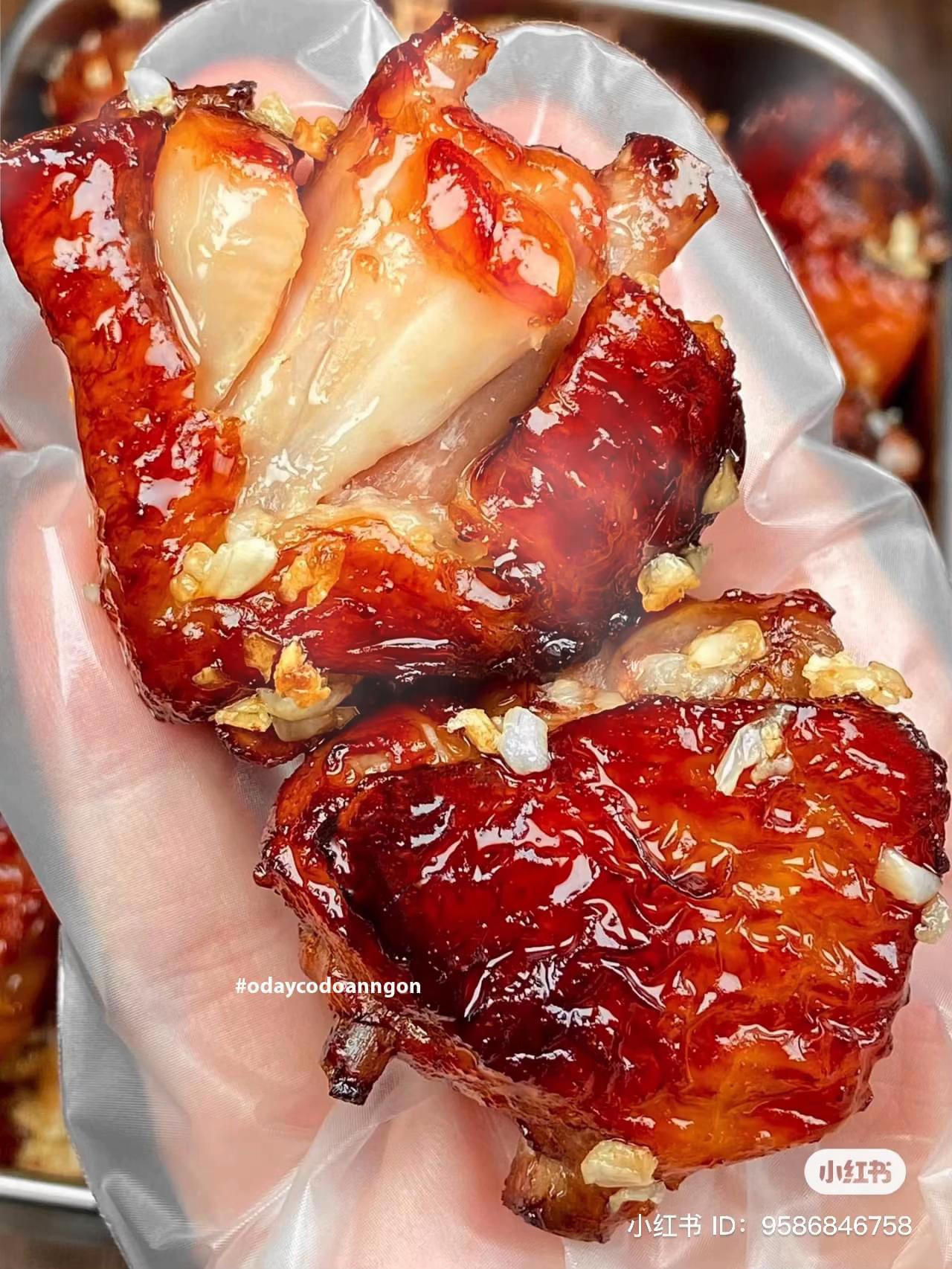 Cánh gà nướng mật ong tỏi thơm ngon, da giòn tan, thịt mềm ngọt