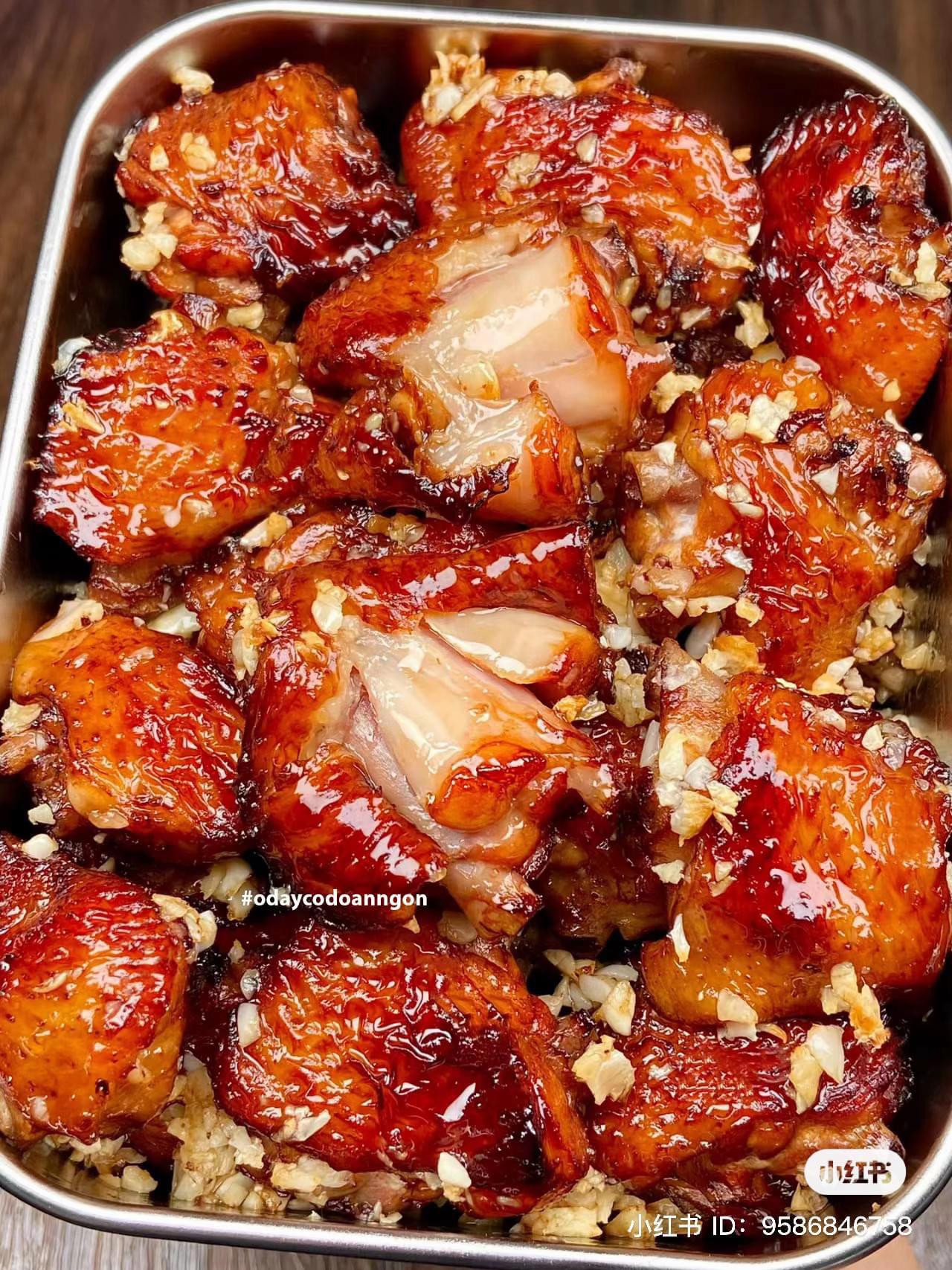 Cánh gà nướng mật ong tỏi thơm ngon, da giòn tan, thịt mềm ngọt