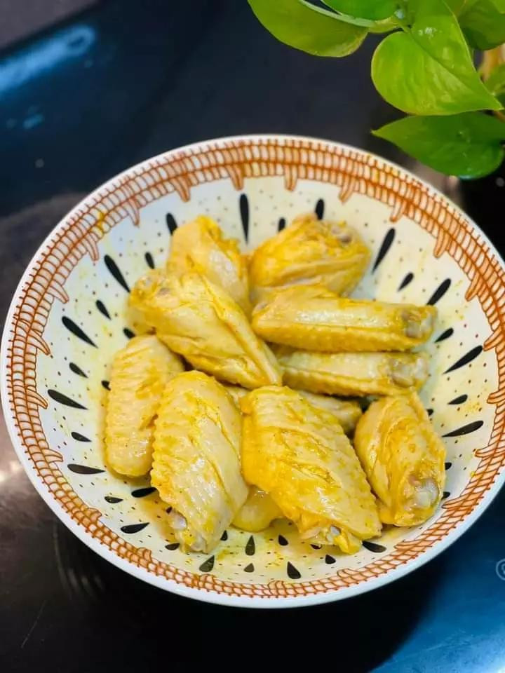 Cánh gà nướng sốt ngô ngọt cay, cách làm món ngon cho bé từ cánh gà và bắp