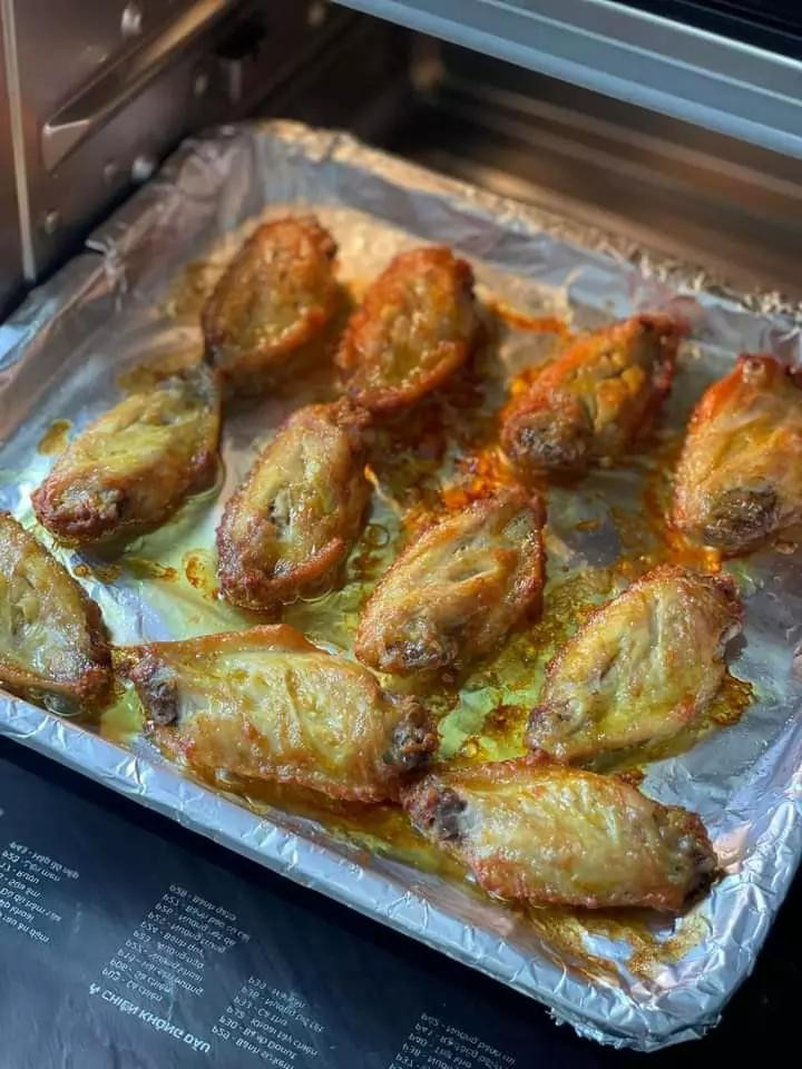 Cánh gà nướng sốt ngô ngọt cay, cách làm món ngon cho bé từ cánh gà và bắp