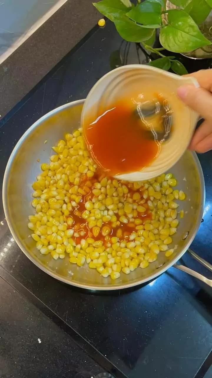 Cánh gà nướng sốt ngô ngọt cay, cách làm món ngon cho bé từ cánh gà và bắp