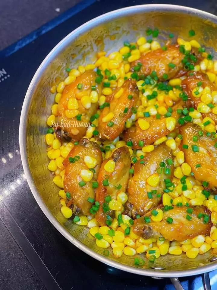 Cánh gà nướng sốt ngô ngọt cay, cách làm món ngon cho bé từ cánh gà và bắp