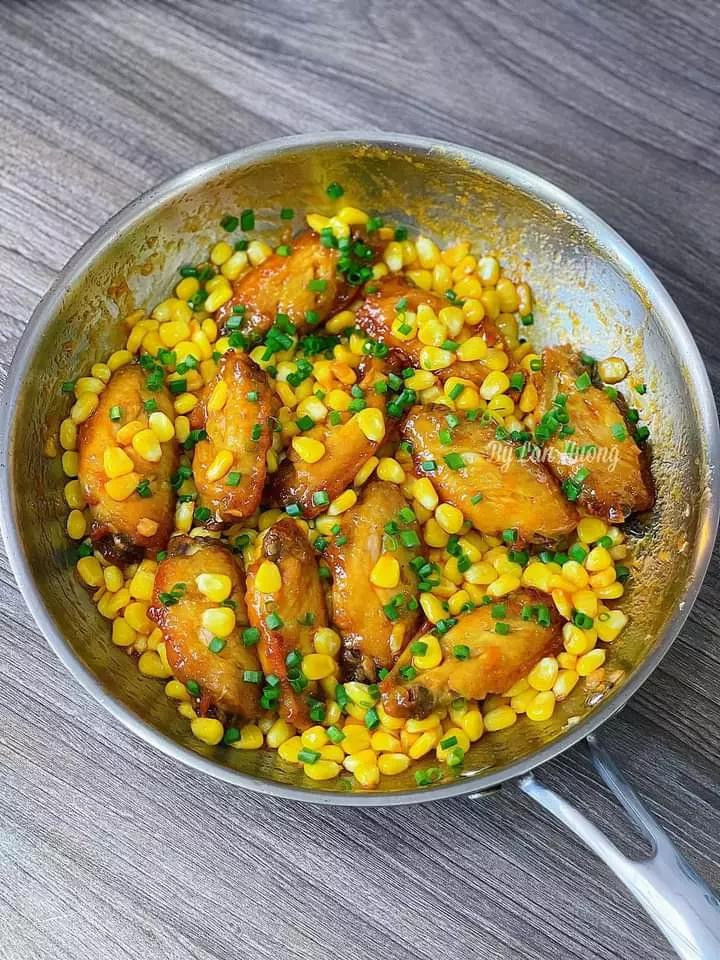 Cánh gà nướng sốt ngô ngọt cay, cách làm món ngon cho bé từ cánh gà và bắp