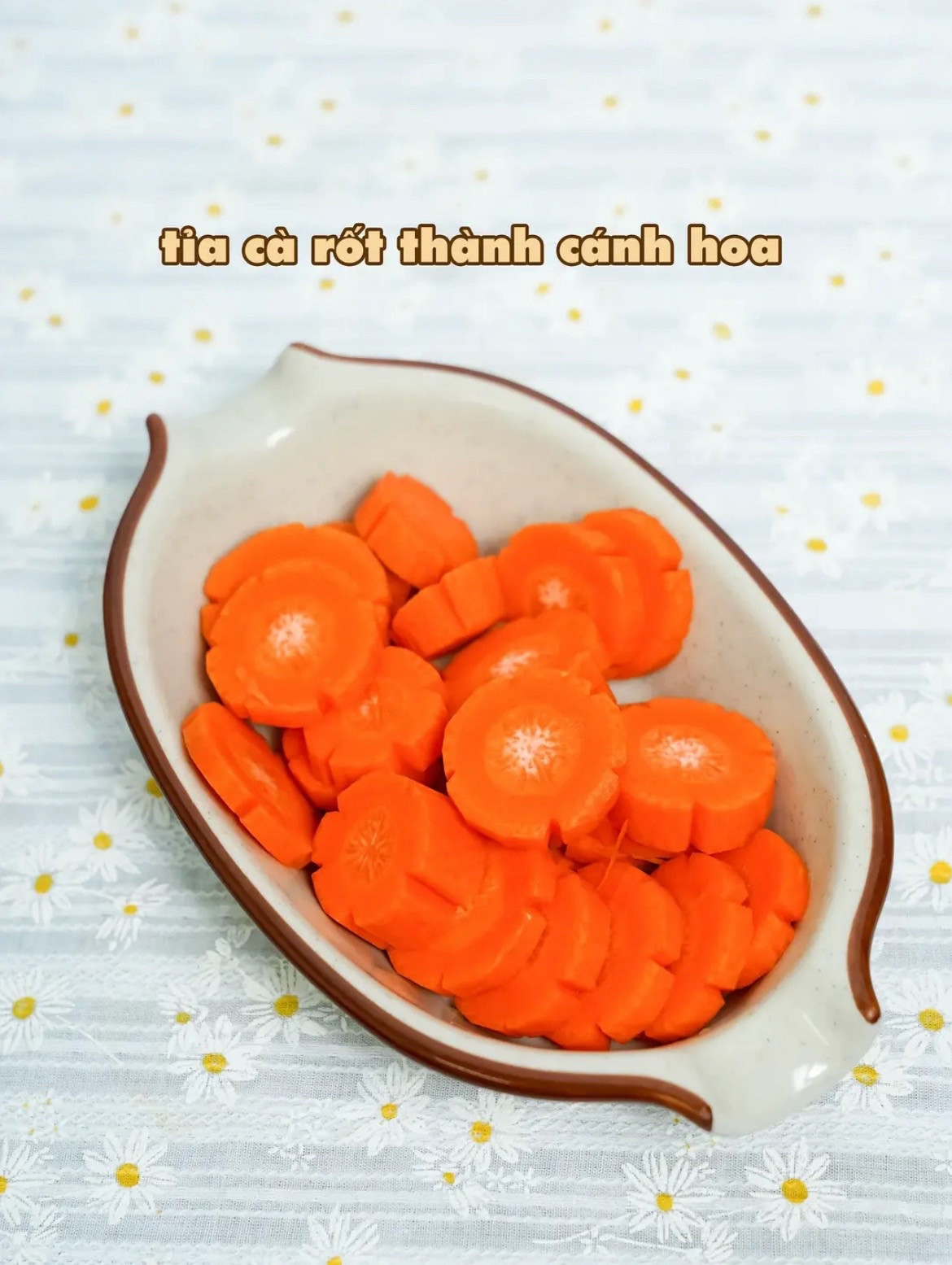 Canh hầm tảo đỏ kỷ tử bồi bổ khí huyết