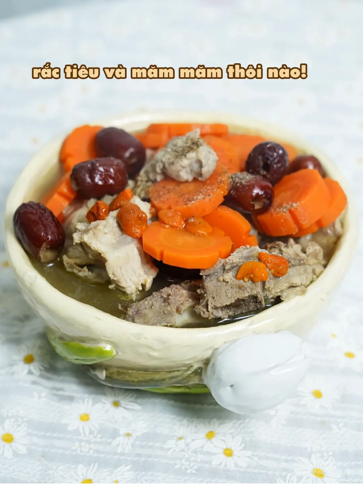 Canh hầm tảo đỏ kỷ tử bồi bổ khí huyết