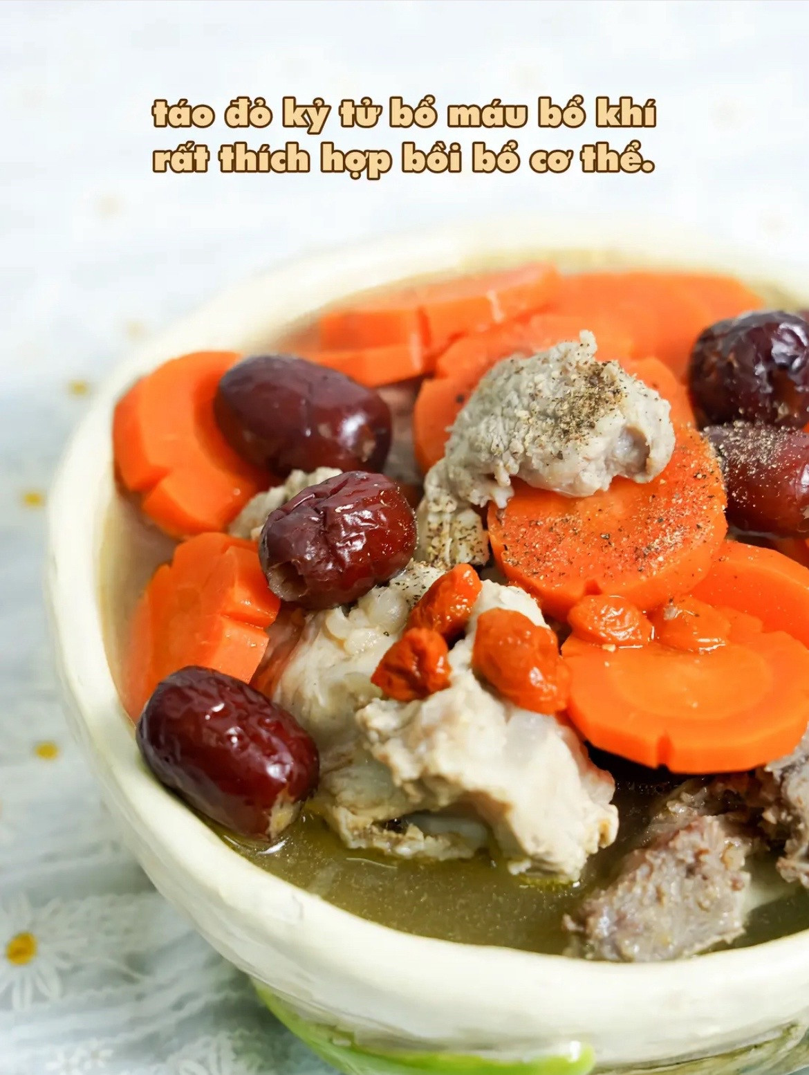 Canh hầm tảo đỏ kỷ tử bồi bổ khí huyết